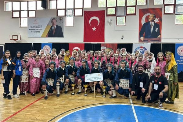Halk Dansları Topluluğu’ndan çifte başarı