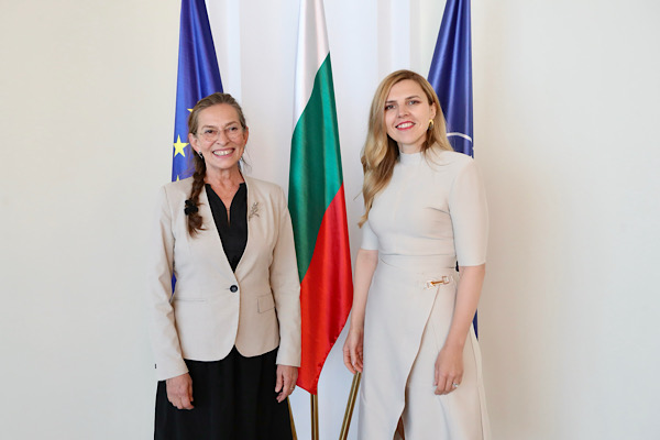 Petrova, Almanya’nın Bulgaristan Büyükelçisi Planck ile görüştü
