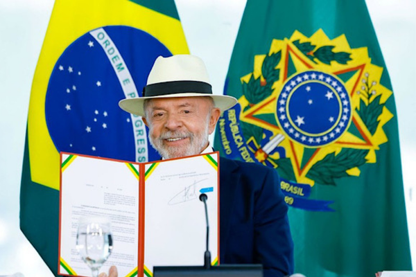 Brezilya Devlet Başkanı Lula da Silva, Surinam Cumhurbaşkanı Simons ile görüştü