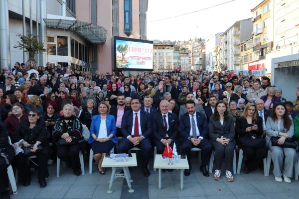 İzmit’te Hıdırellez coşkusu meydanlara taştı