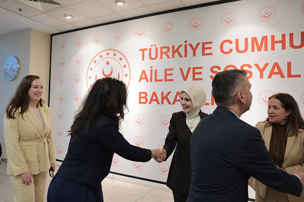 Bakan Göktaş, bakanlık personeliyle bayramlaştı