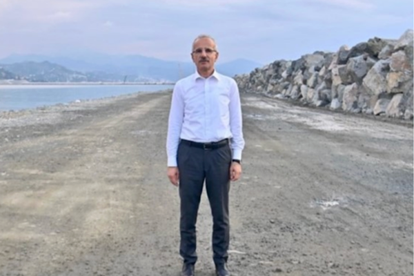 Uraloğlu’ndan Trabzon Köşk Huzurevi’ne bayram ziyareti