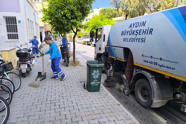 Didim ve Kuşadası’nda bayram öncesi temizlik çalışması yürütülüyor