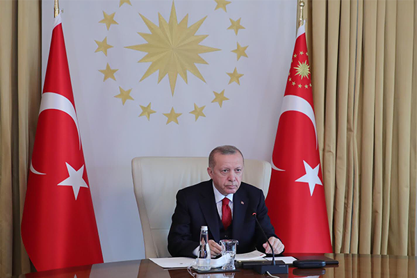 Erdoğan: Annelerin emeklerini her zaman baş tacı ediyoruz