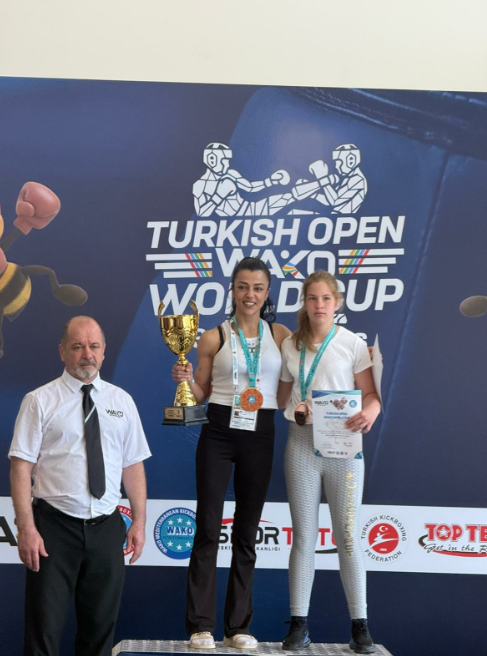 Belediye personeli Kick Boks Dünya Kupası’nda şampiyon oldu