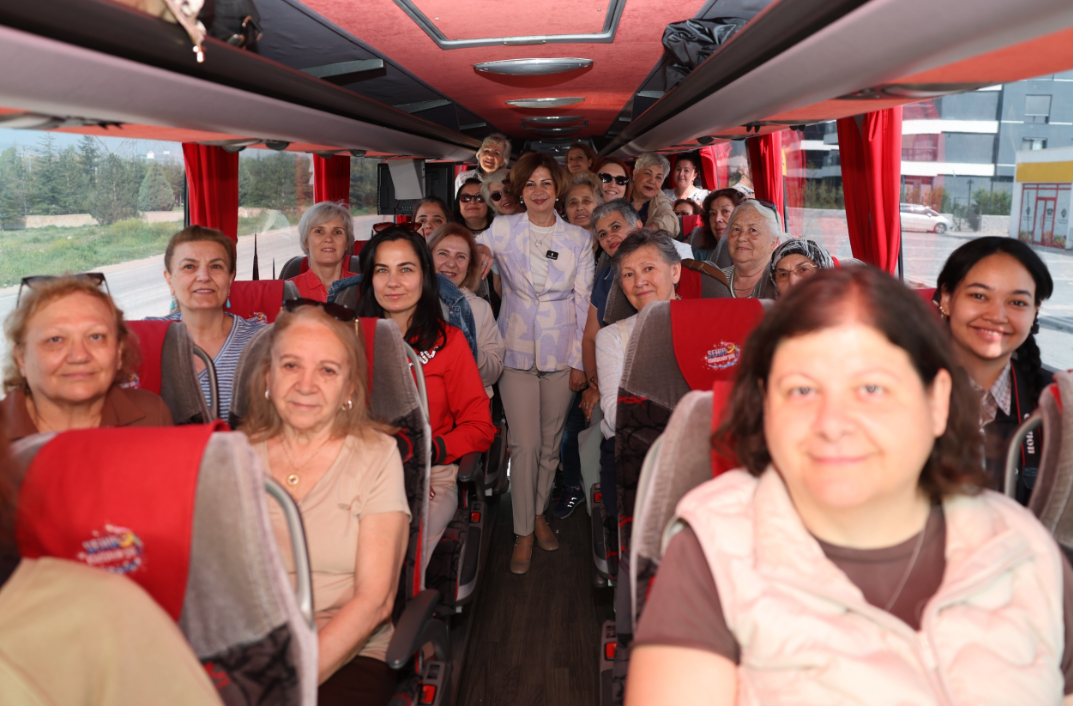 Başkan Ünlüce, kadınları tarih yolculuğuna uğurladı
