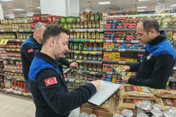 Gemlik’te marketlere zabıta denetimi