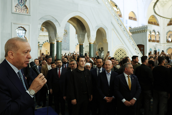 Erdoğan, Büyük Çamlıca Camii’nde bayram namazı kıldı