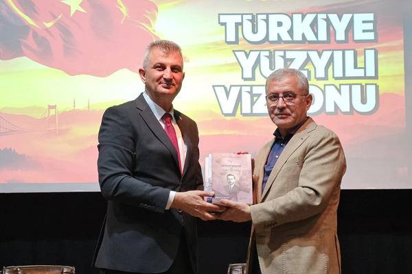 Türkmen, Gölcük’te “Türkiye Yüzyılı Vizyonu” programına katıldı