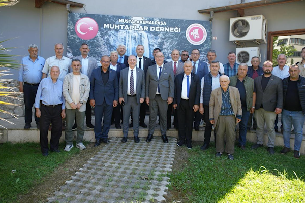 Özdağ Mustafakemalpaşa’da Muhtarlar Derneği’ni ziyaret etti