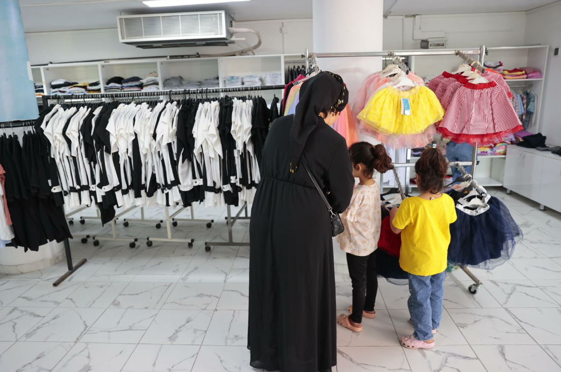 Konak Giysi Market’te bayram neşesi yaşandı