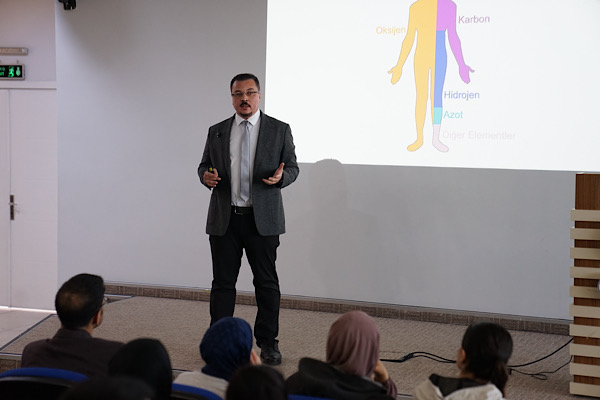 Esenyurt’ta “Yapay Zeka Çağında Yetenek Yönetimi” semineri düzenlendi