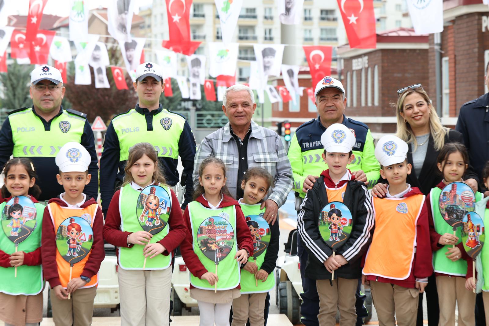 Mamak’ta öğrencilere trafik eğitimi verildi