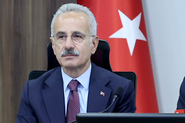 Bakan Uraloğlu: Limanlarda Nisan ayı yük elleçlemesinde rekor kırıldı