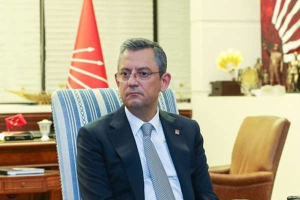Özel CHP Genel Merkezi’nde yoğun görüşme trafiği gerçekleştirdi