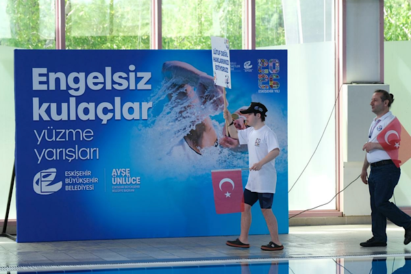 Engelsiz Kulaçlar Yüzme Yarışları Eskişehir’de düzenlendi