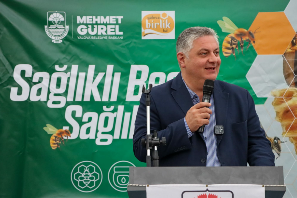 Yalova Belediyesi’nden arıcılara 200 çuval besi desteği