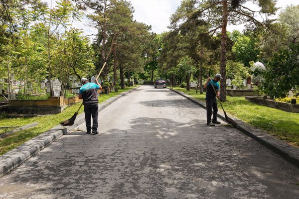 Mezarlıklarda temizlik ve bakım çalışması gerçekleştirildi
