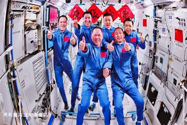 Shenzhou-23 mürettebatı Tiangong Uzay İstasyonu’nda görev devrine başladı
