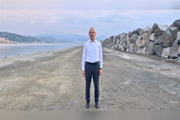Uraloğlu: Türk boğazlarından ilk 4 ayda 26 bini aşkın gemi geçti