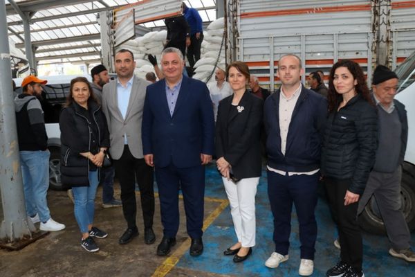 Yalova Belediyesi’nden arıcılara 200 çuval besi desteği