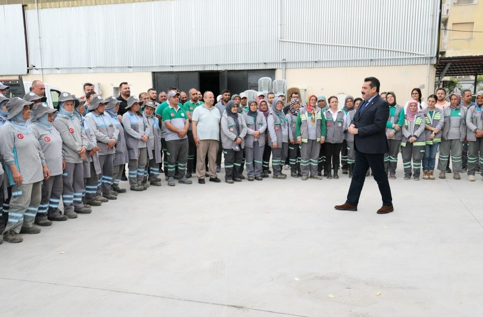 Başkan Ertemur belediye personeliyle bayramlaştı