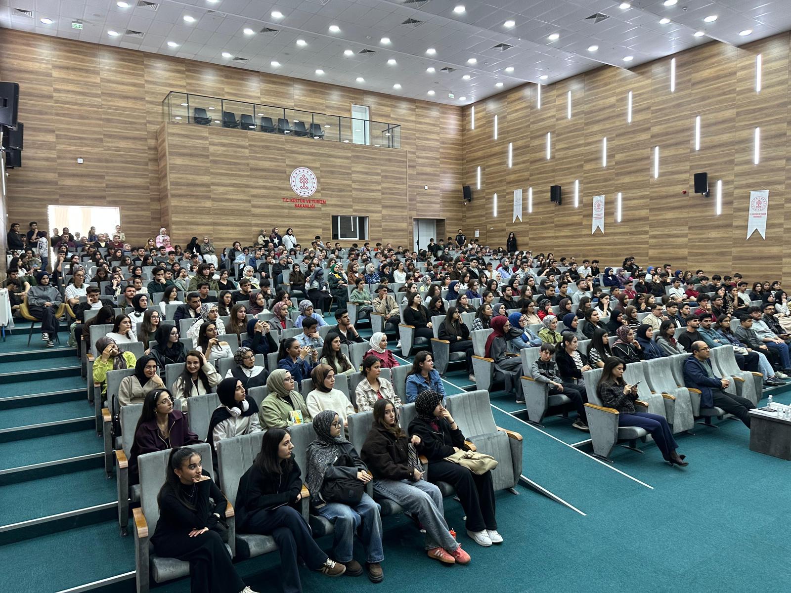 Van’da YKS öğrencilerine motivasyon ve rehberlik programı düzenlendi
