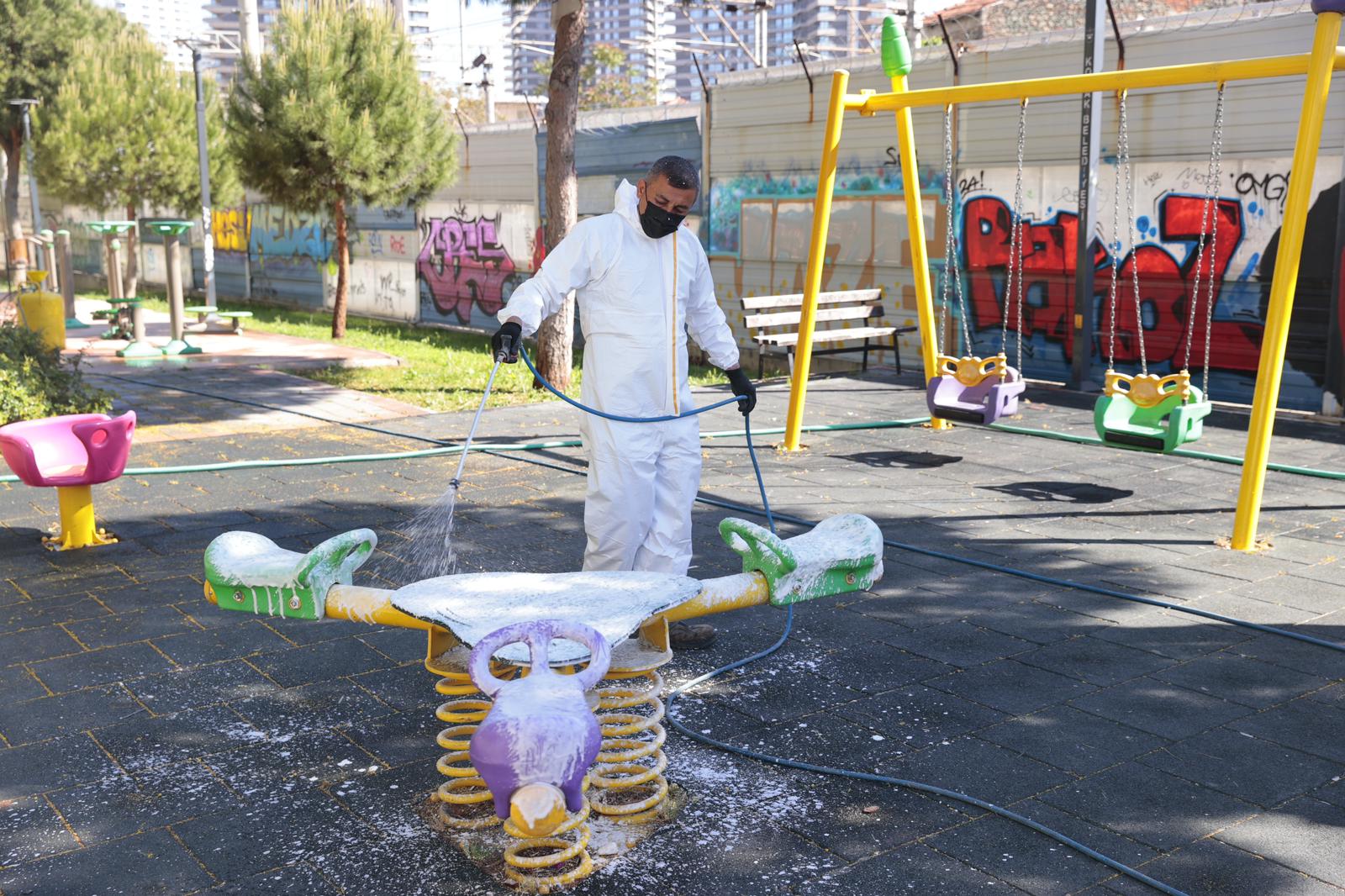 Konak’ın parklarında yaz sezonu hazırlıkları sürüyor