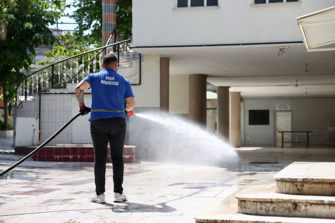 Buca’da İbadethaneler Kurban Bayramı öncesi temizlendi