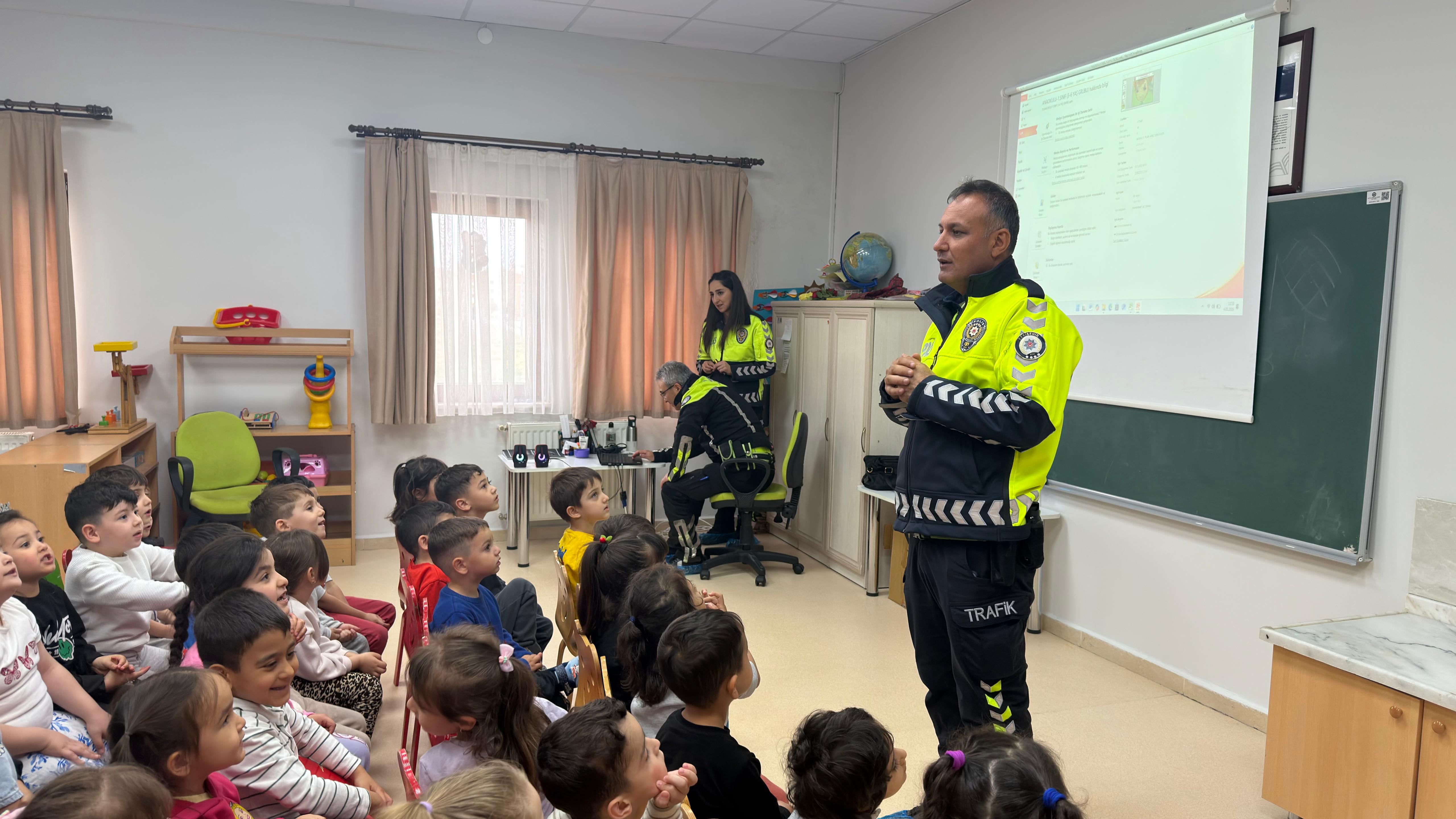 Es Çocuk Evi’nde trafik bilinci eğitimi verildi