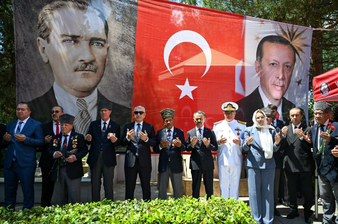 Kocaeli Valisi Aktaş’tan bayram arefesinde şehitlik ziyareti