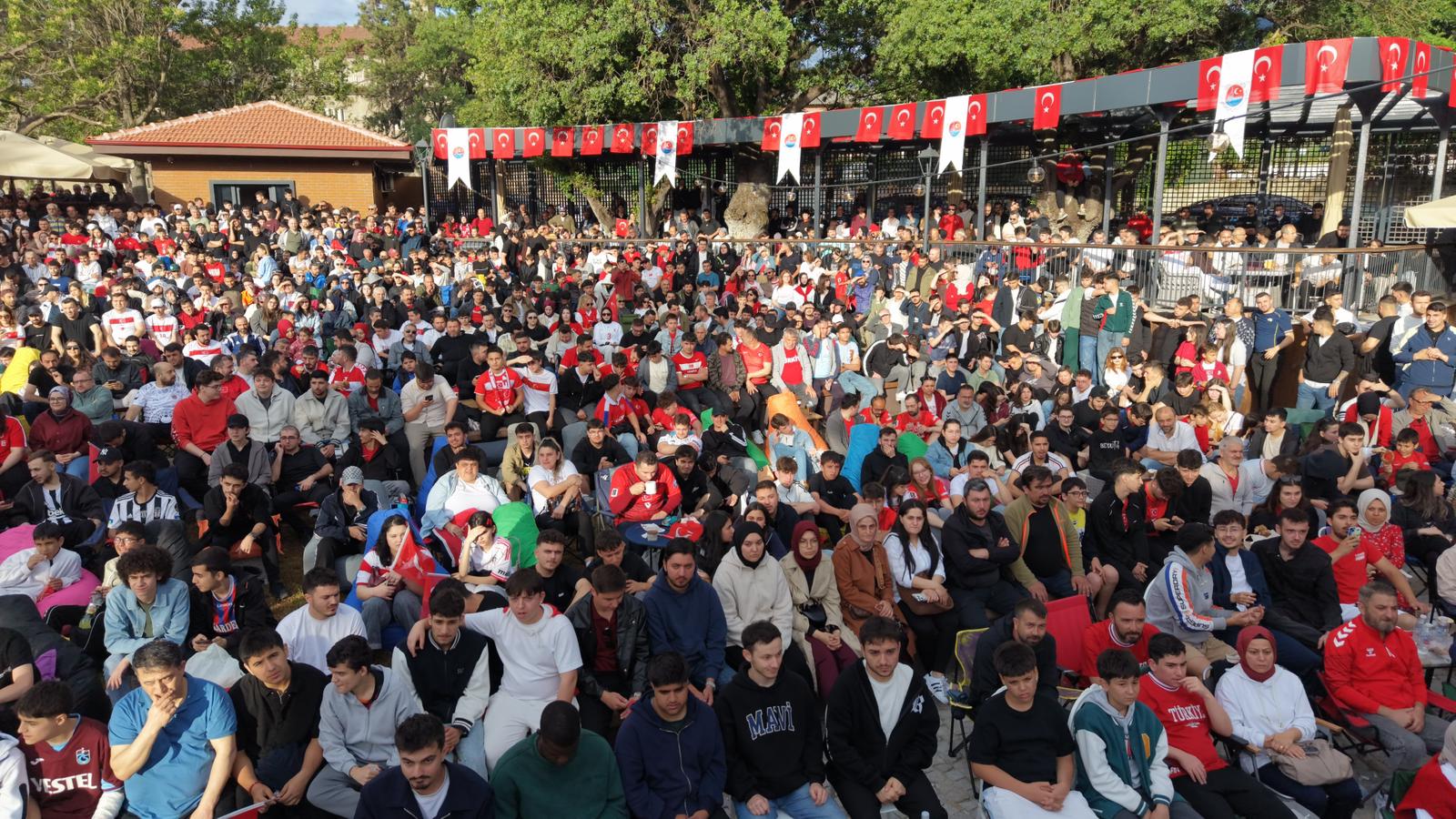 Karabük’te Yenişehir Sineması’nda milli maç izleme etkinliği düzenlendi