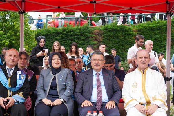 KTÜ İİBF’de 624 öğrenci mezun oldu