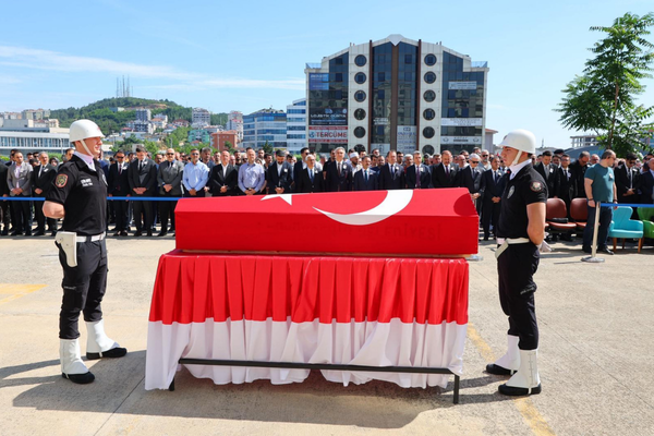 Kocaeli Valisi Aktaş, Savcı Ayhan Uyumaz’ın cenaze törenine katıldı