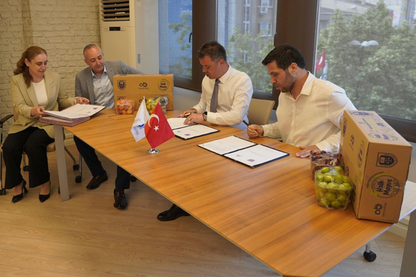 Çorlu’da dar gelirli ailelere düzenli meyve desteği projesi