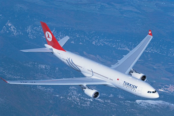 THY uçağının kanadı Antalya Havalimanı’nda anten direğine temas etti