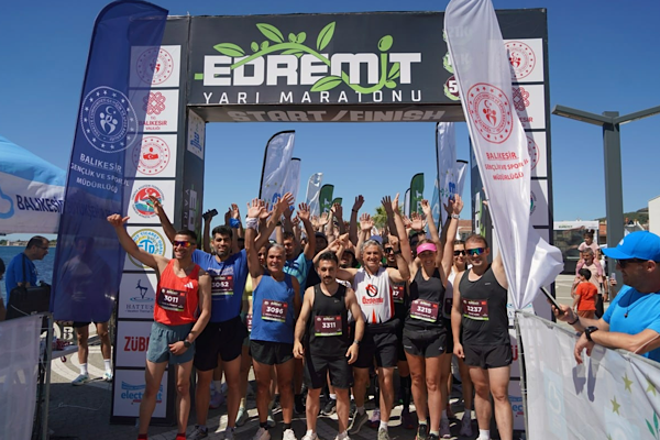 Edremit Yarı Maratonu gerçekleşti
