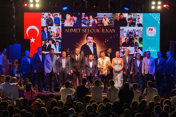 Ahmet Selçuk İlkan’ın 50. sanat yılı Adana’da konserle kutlandı