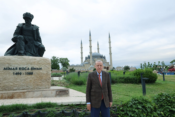 Cumhurbaşkanı Erdoğan, Selimiye Camii önünde fotoğraf çektirdi