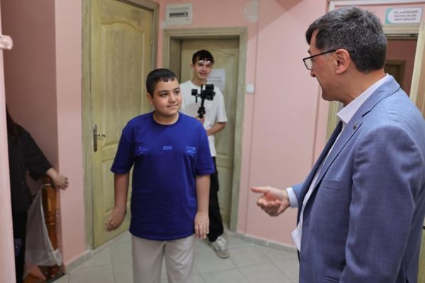 Başkan Kahveci, özel eğitim ve rehabilitasyon merkezini ziyaret etti