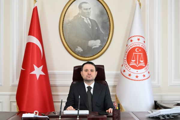 Bakan Gürlek, HSK üyeleriyle bayramlaştı