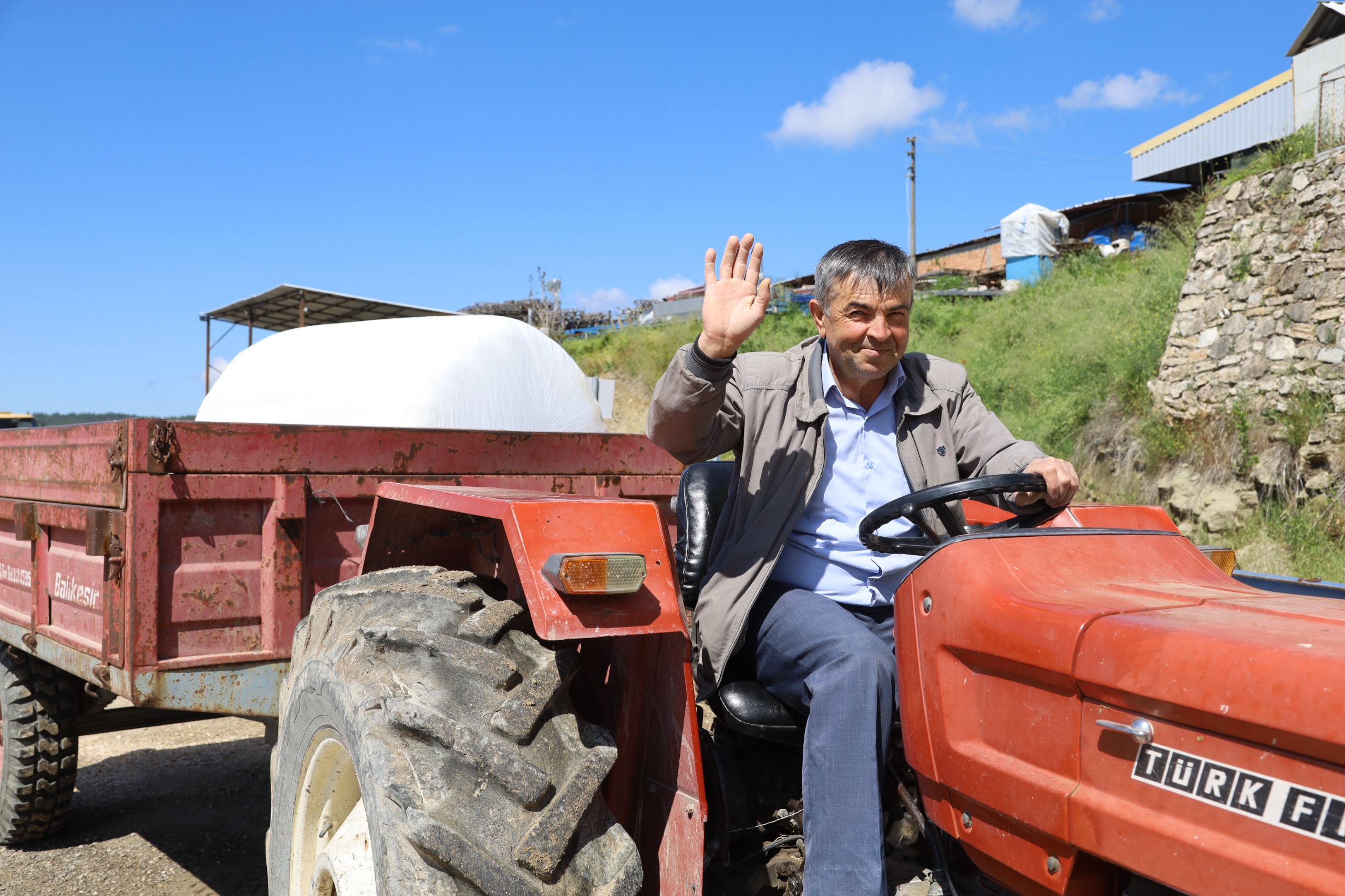 Büyükşehirden hayvancılık üreticilerine yem desteği