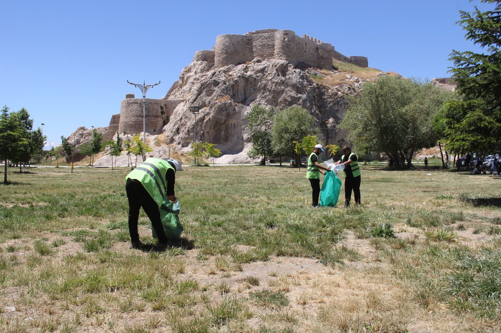 Van Atatürk Kültür Parkı’nda 3 ton çöp toplandı