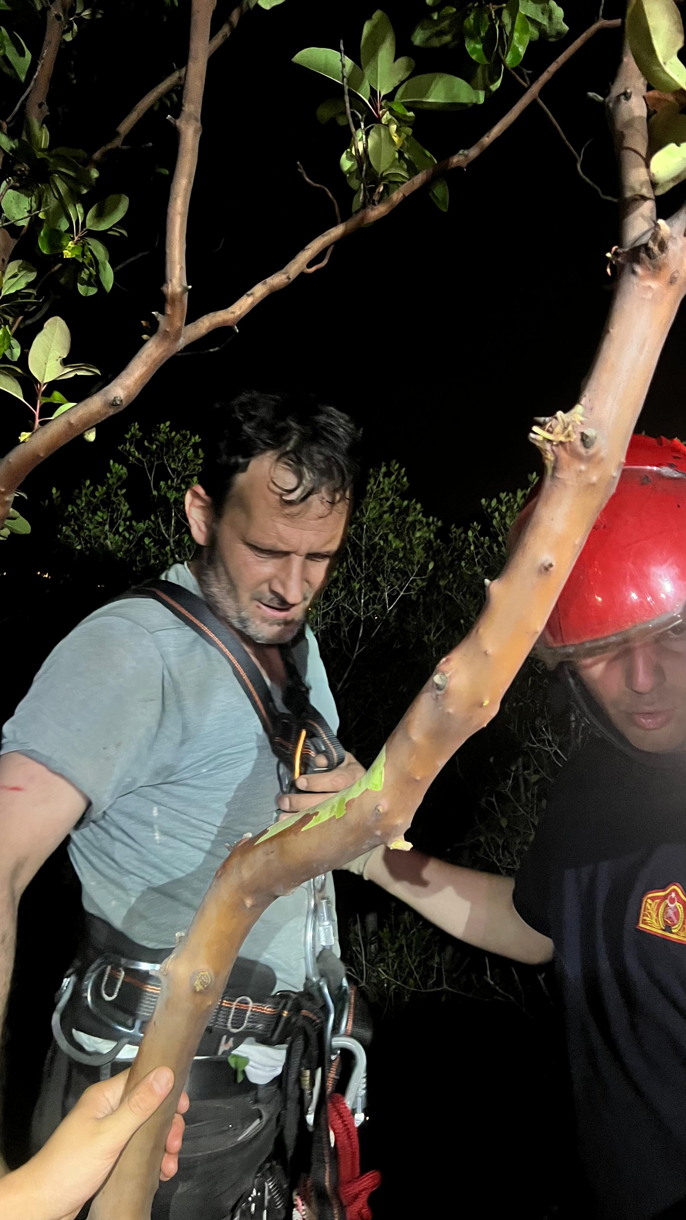 Trabzon’da arazide mahsur kalan vatandaş kurtarıldı