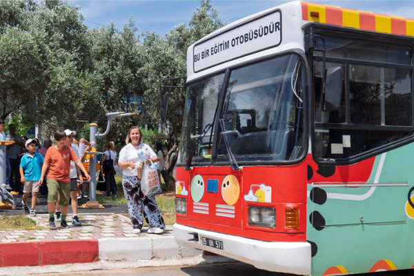Dobidob Eğitim Otobüsü çocuklarla buluşuyor