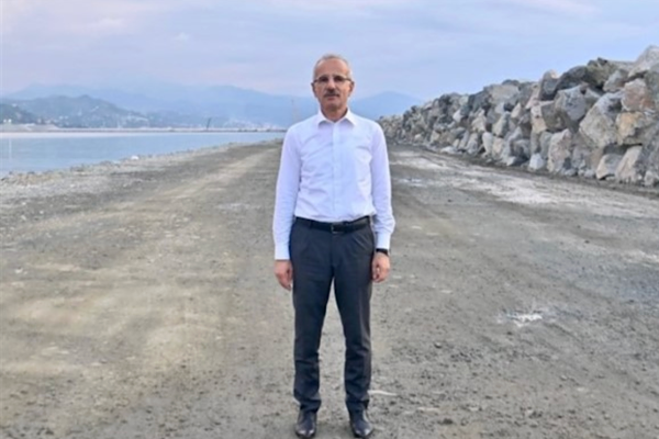 Uraloğlu: Saipem 7000 İstanbul Boğazı’ndan güvenli şekilde geçiş yapıyor