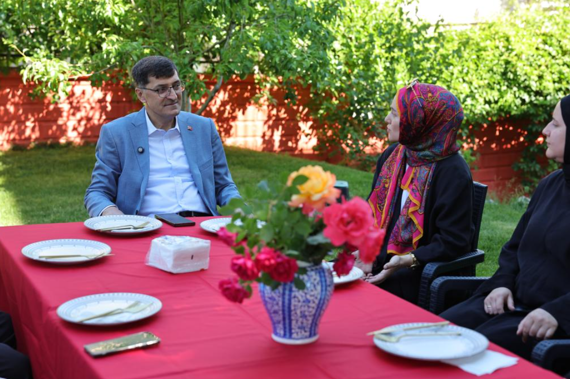 Başkan Kahveci, özel eğitim ve rehabilitasyon merkezini ziyaret etti