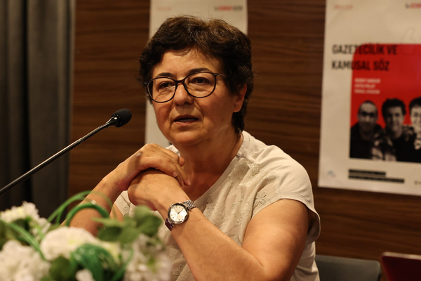 Yazar Sezer’in yaşamı ve gazeteciliği söyleşide anlatıldı