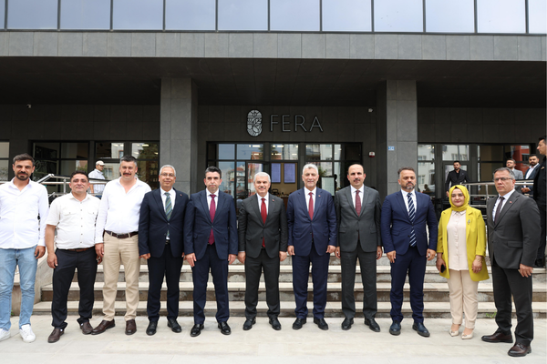 Bakan Bolat, Ereğli’de Gençlik Kampüsü ve Fera Kafe’yi ziyaret etti