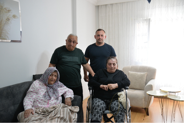 30 yıllık hasret sona erdi: Trabzon’da anne-kız kavuşması